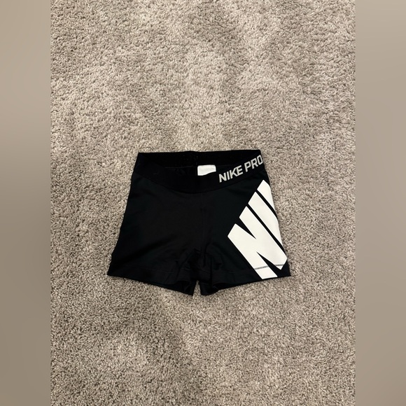 Nike Pro Shorts - Picture 1 of 3